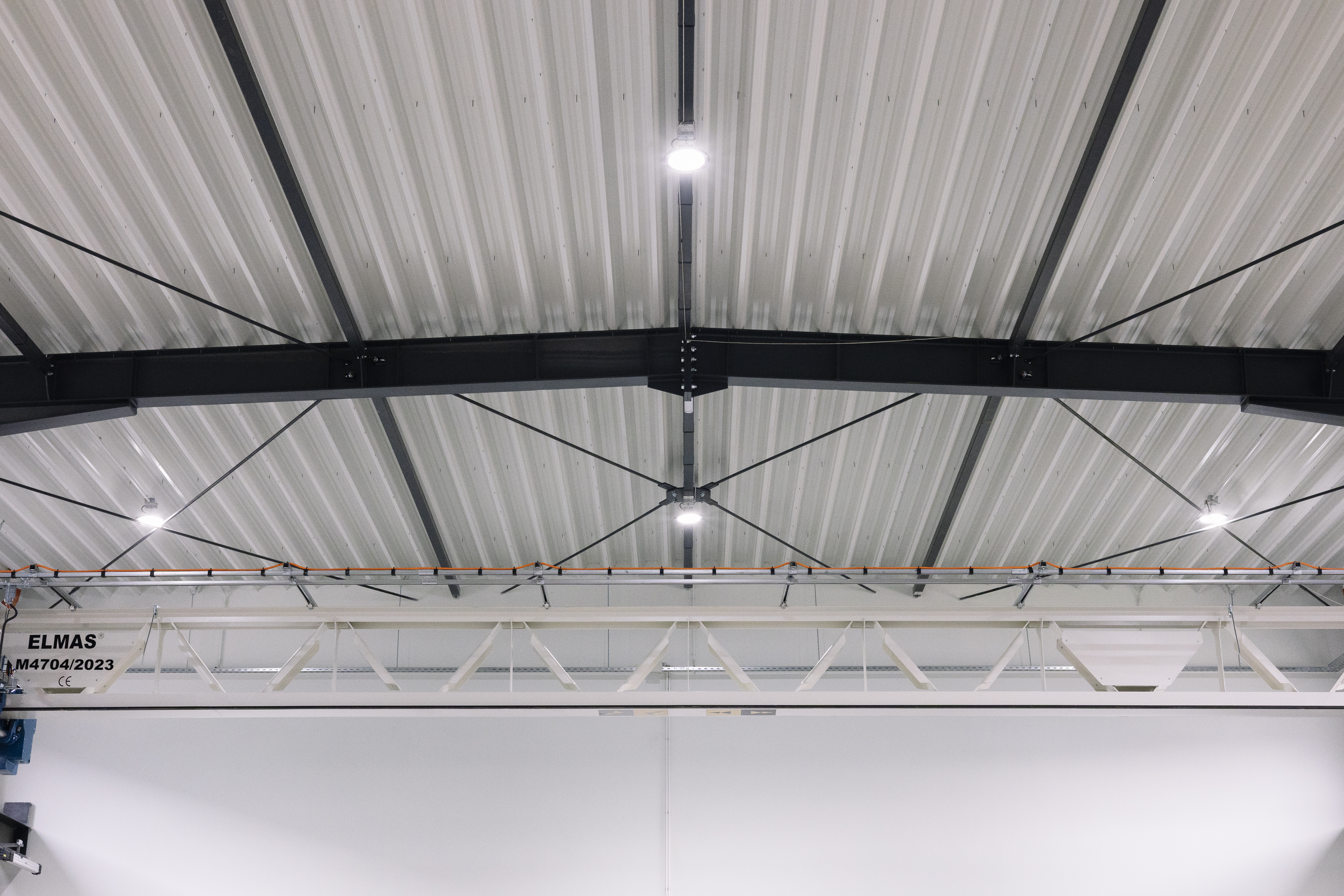 HALĂ DE PRODUCȚIE ȘI DEPOZITARE COLOR METAL