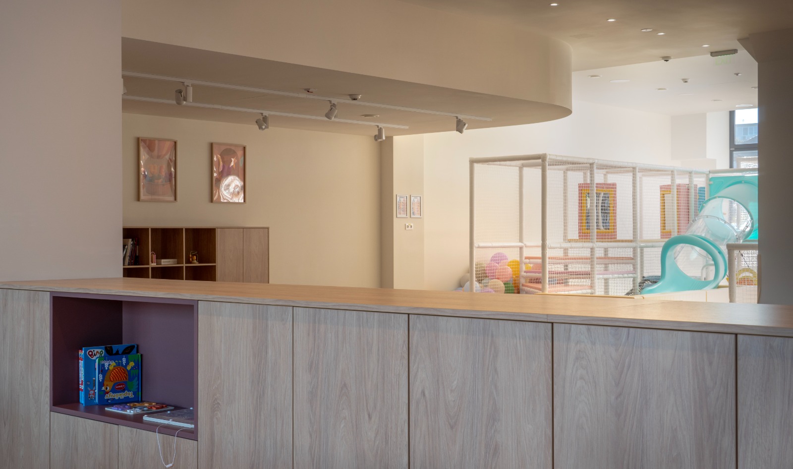 PLAY AND COMMUNITY HUB