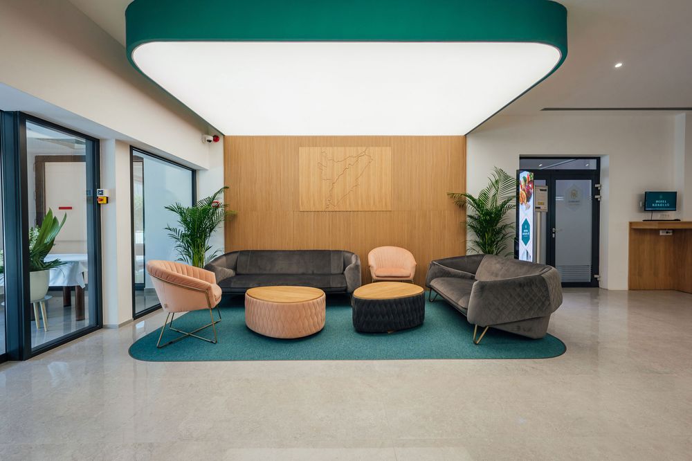 AMENAJARE RECEPȚIE ȘI LOBBY HOTEL TÂRNAVA